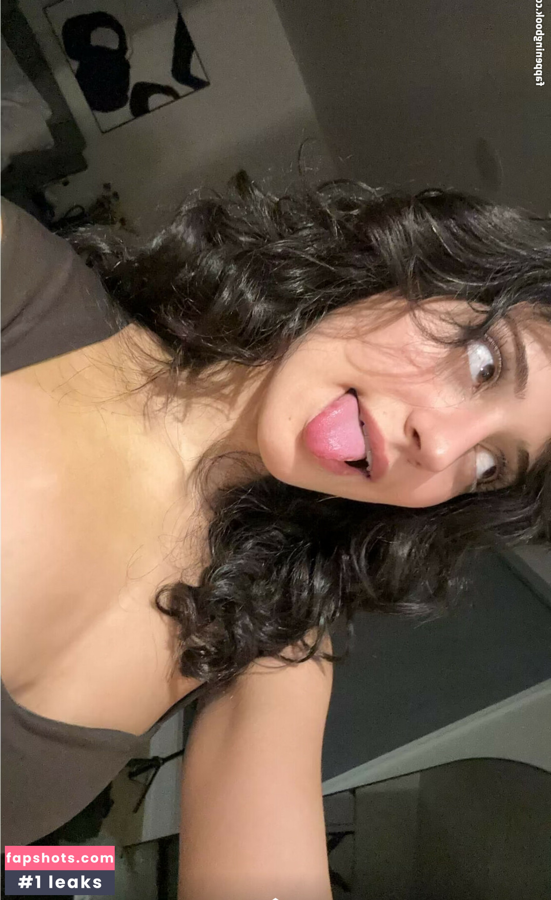 Melody Oz gallery photo #72