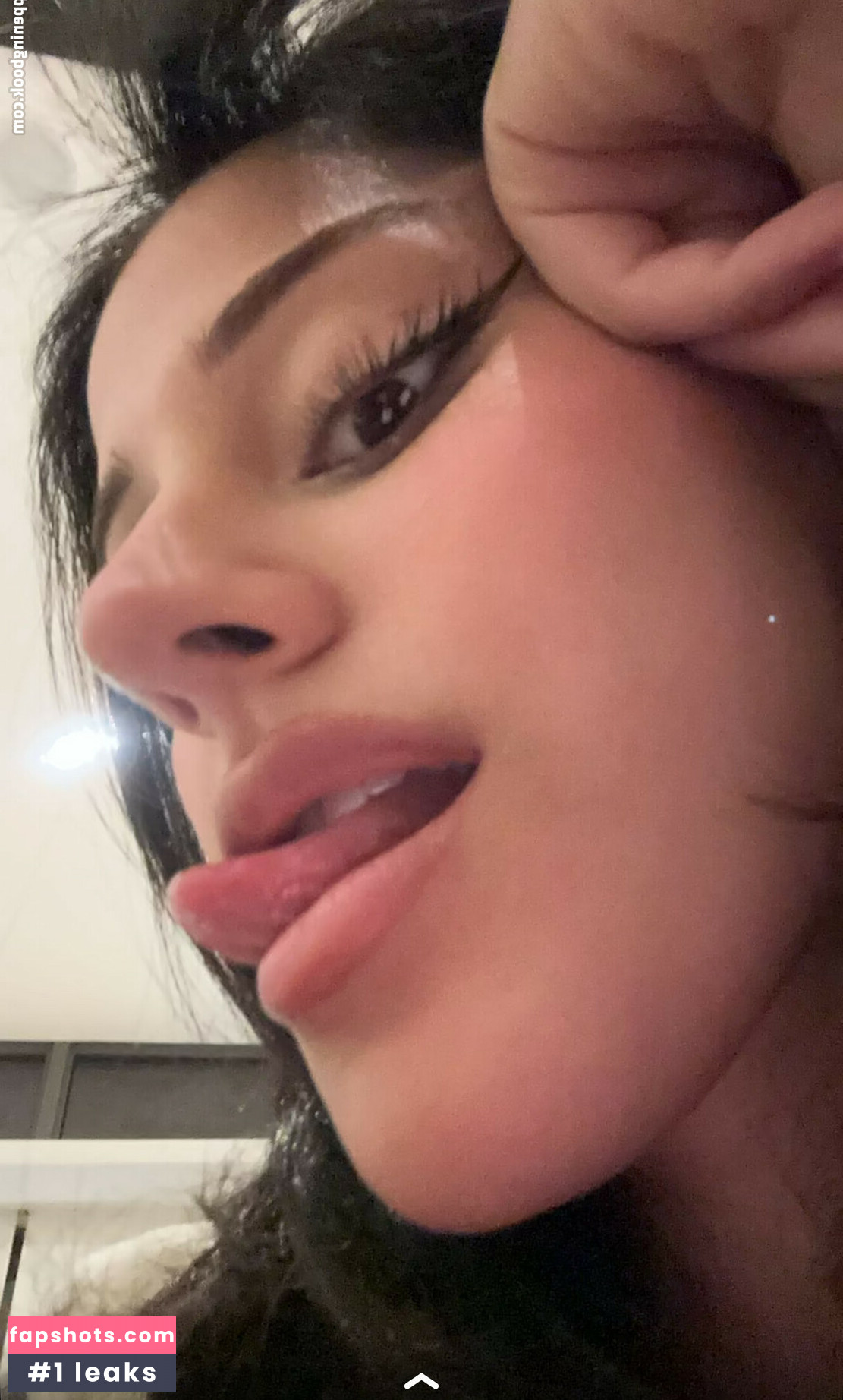 Melody Oz gallery photo #74