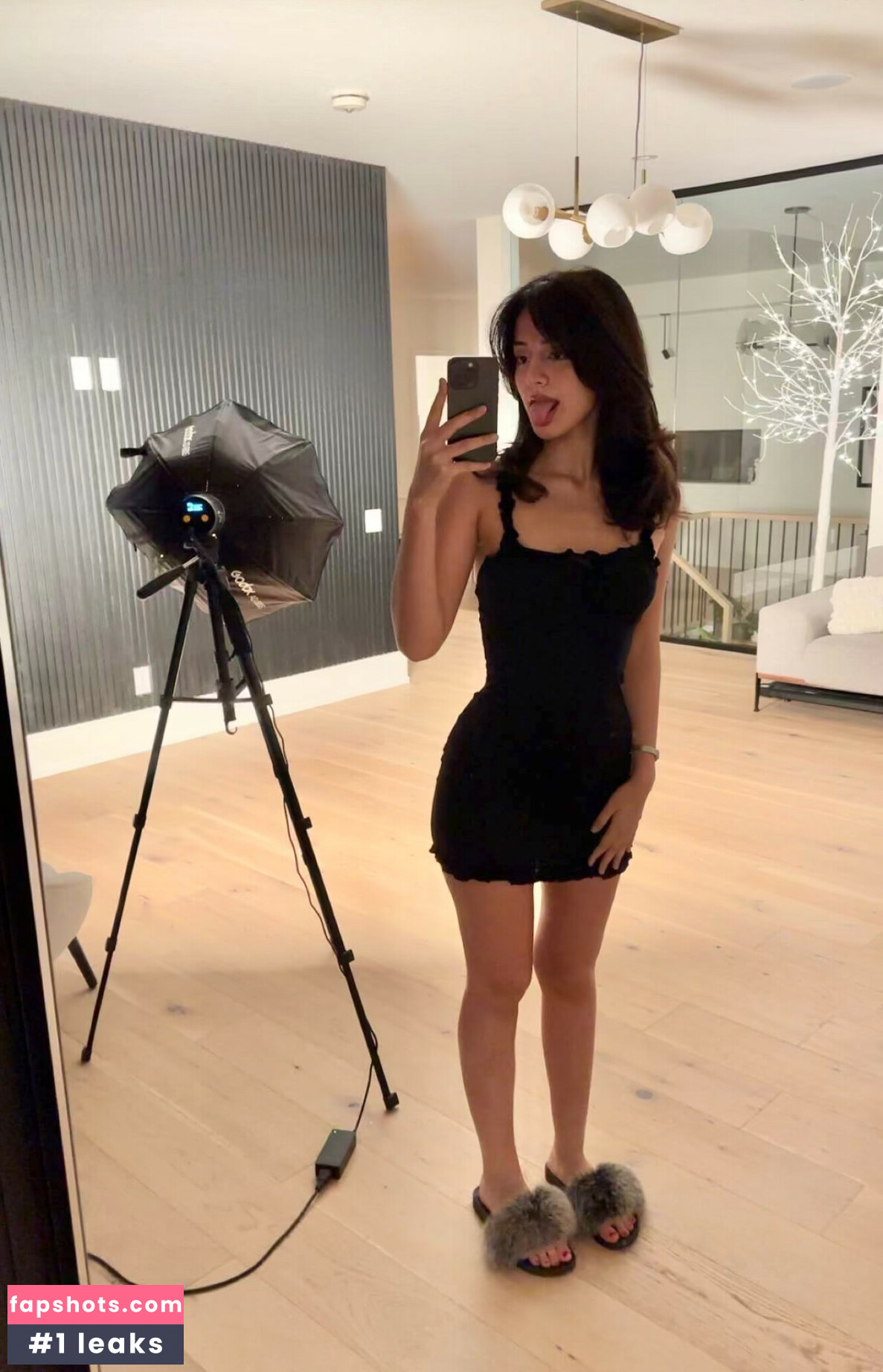 Melody Oz gallery photo #75