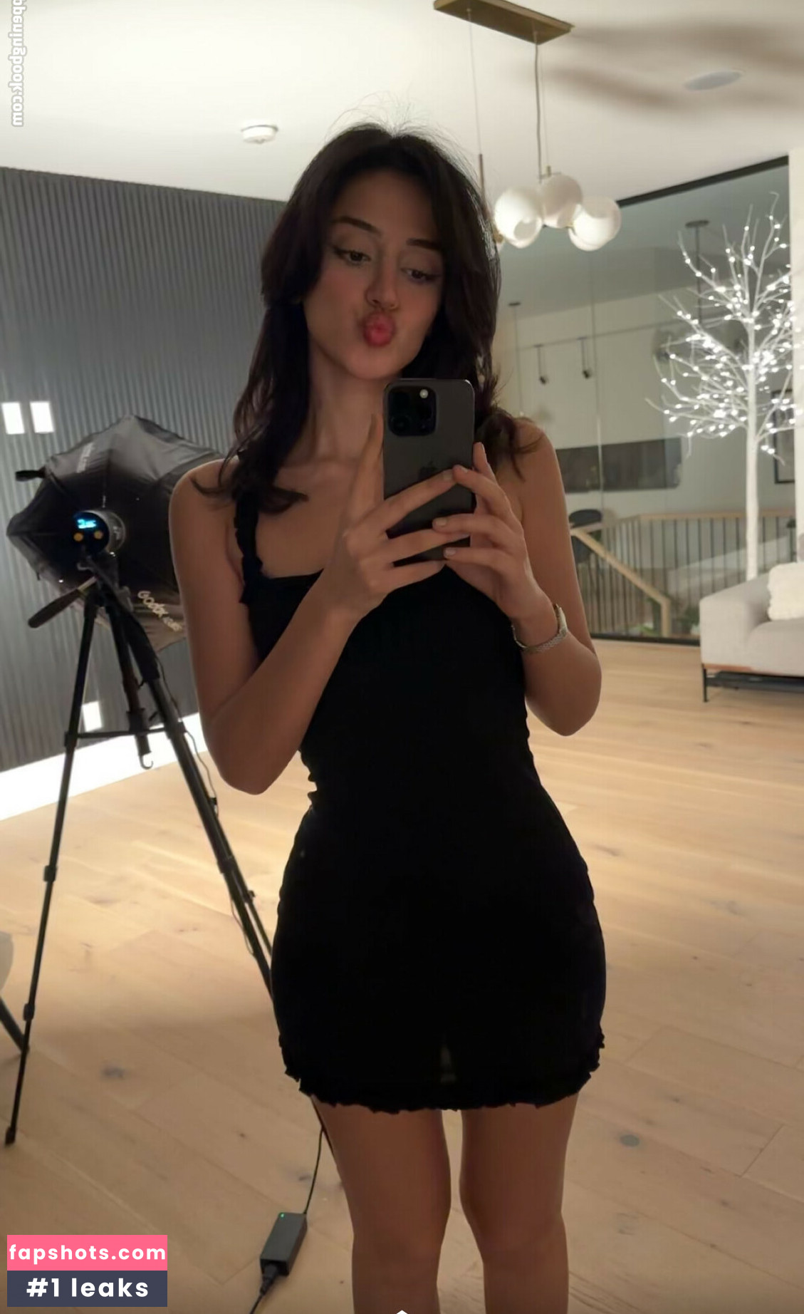 Melody Oz gallery photo #76