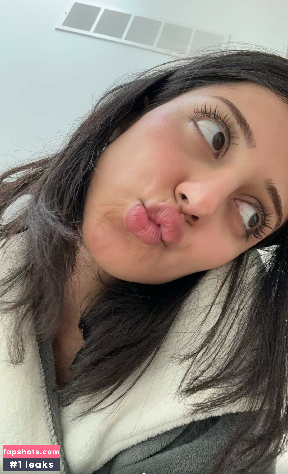 Melody Oz gallery photo #77