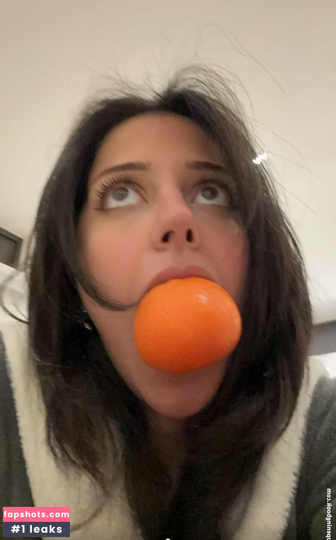 Melody Oz gallery photo #78