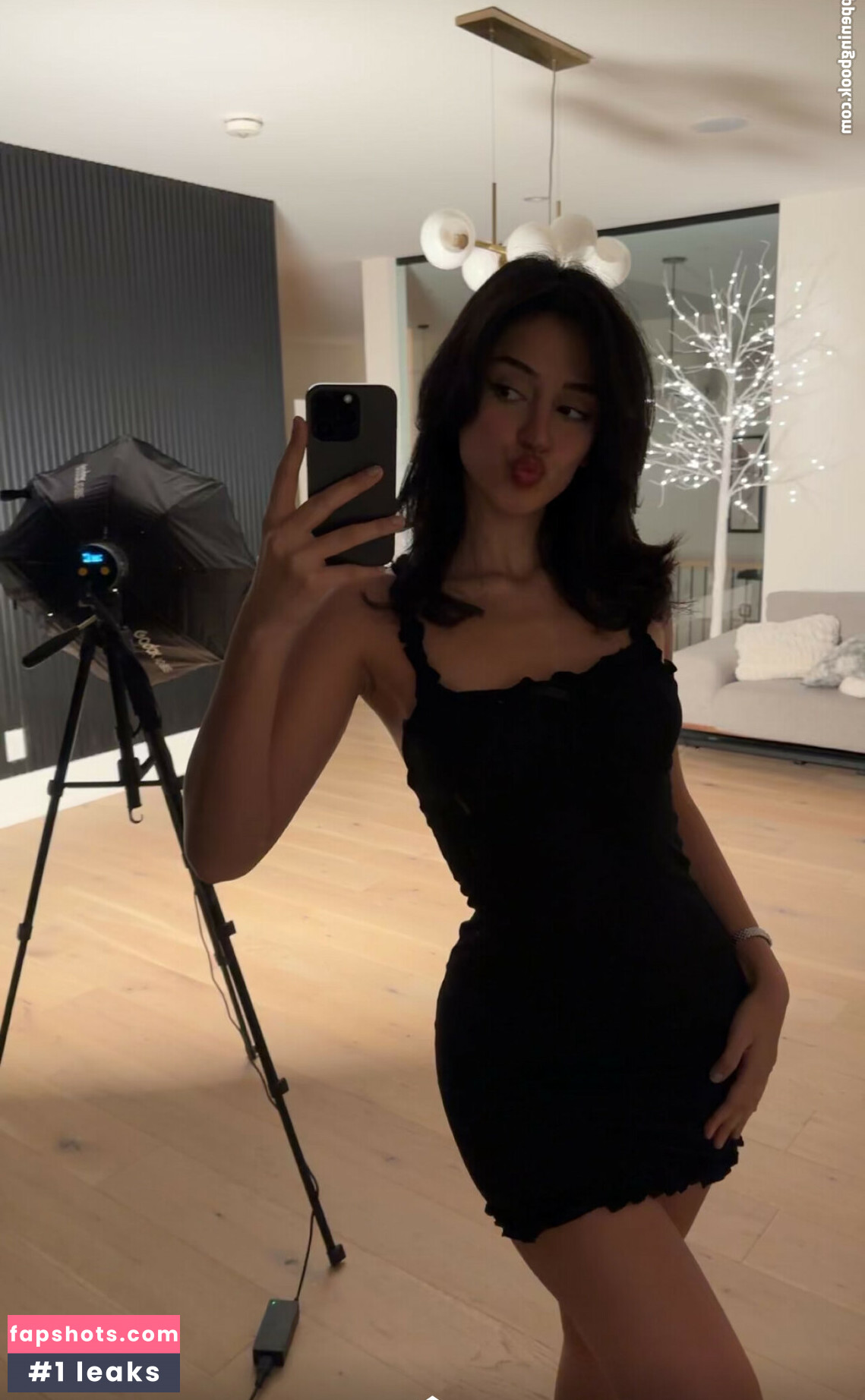 Melody Oz gallery photo #83