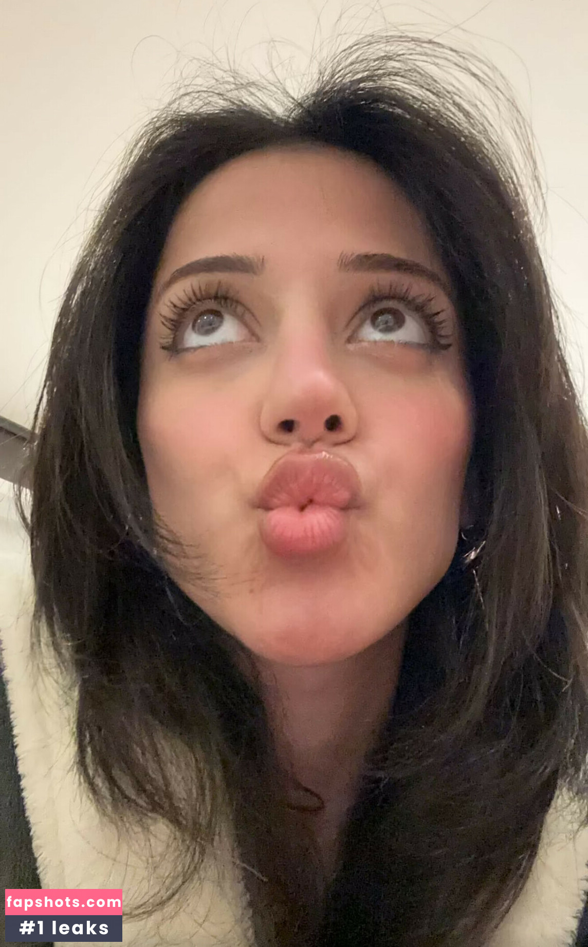 Melody Oz gallery photo #85