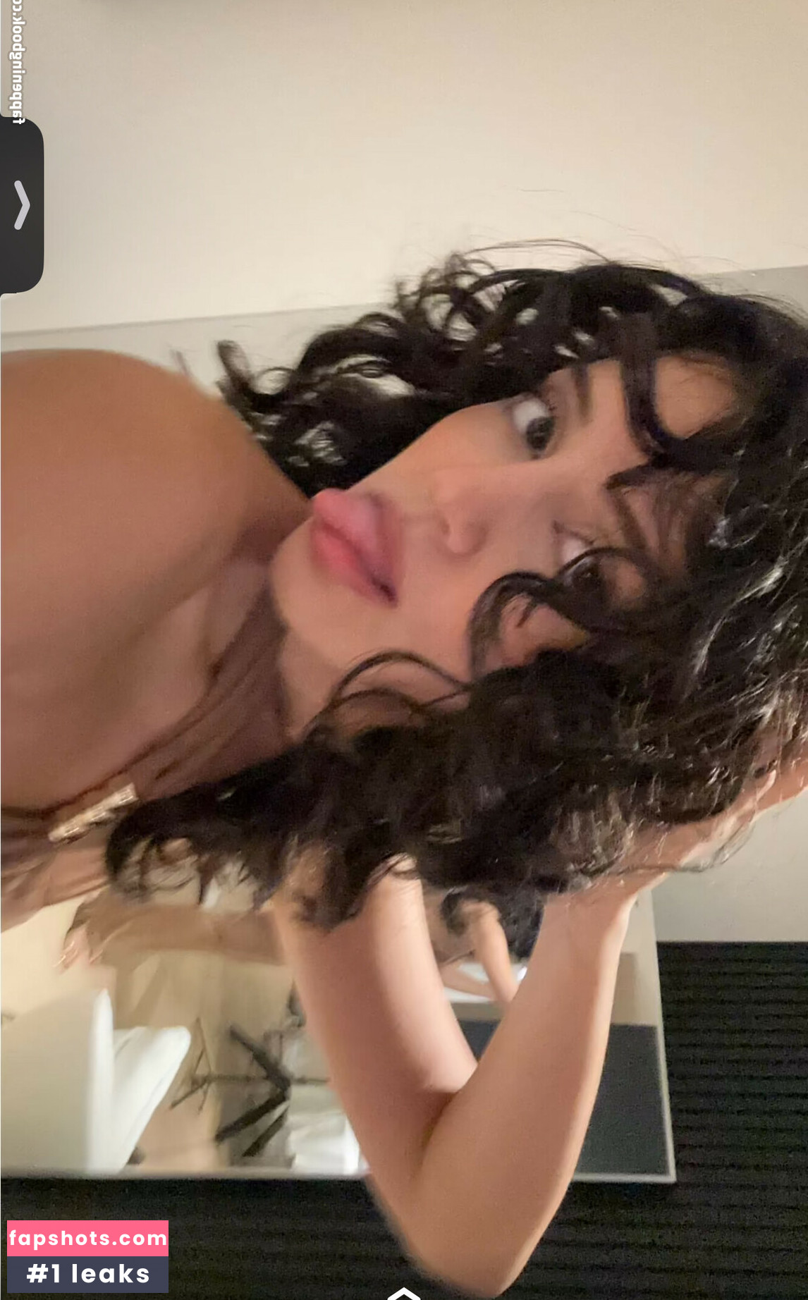 Melody Oz gallery photo #86