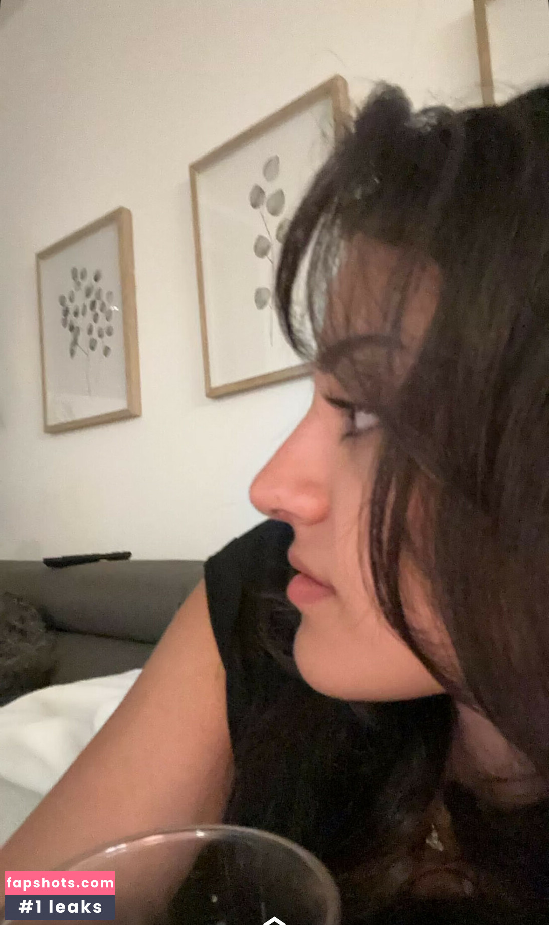 Melody Oz gallery photo #10