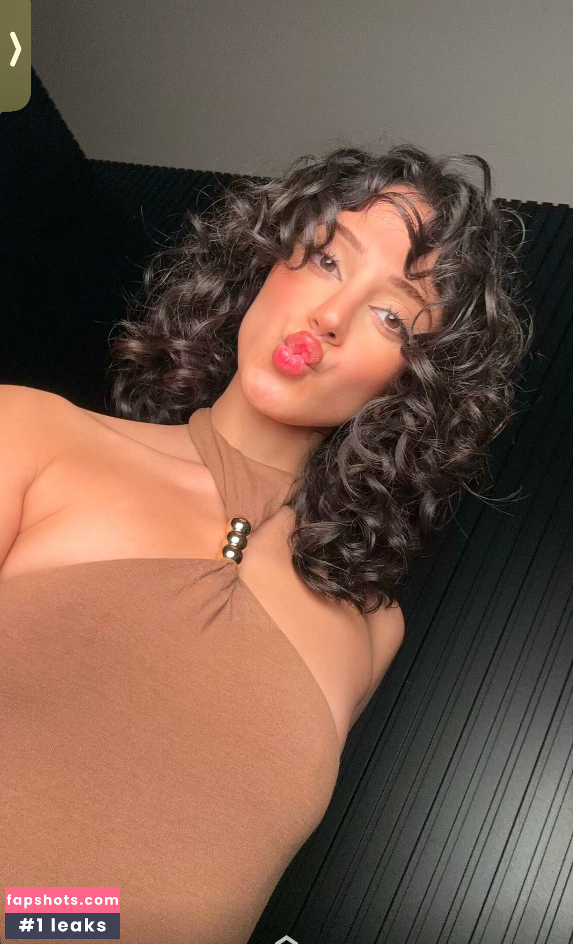 Melody Oz gallery photo #97