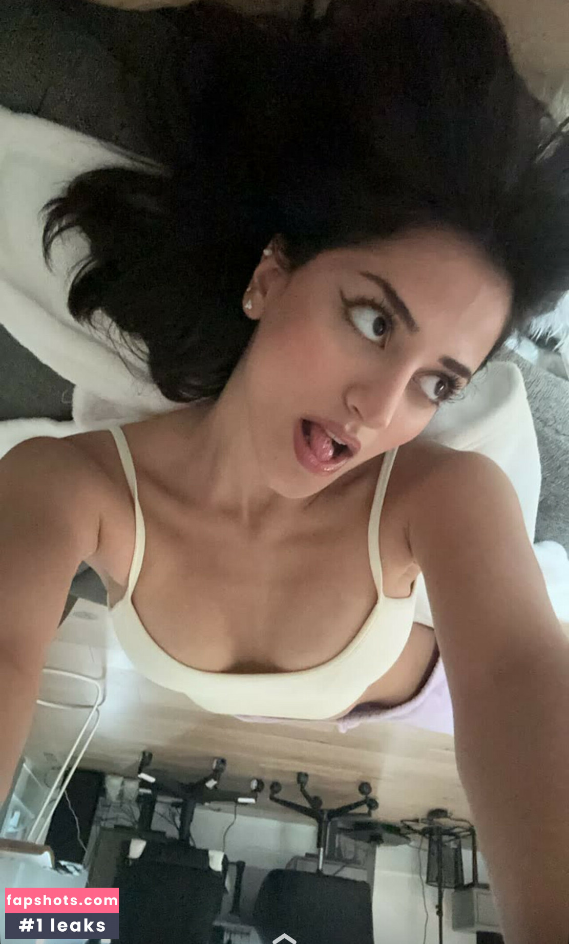 Melody Oz gallery photo #100