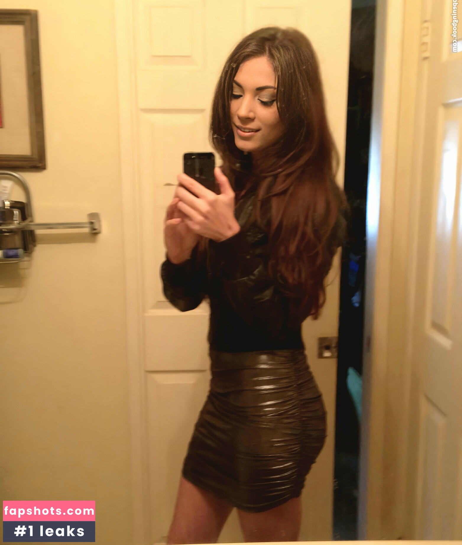 MelonieMac gallery photo #11