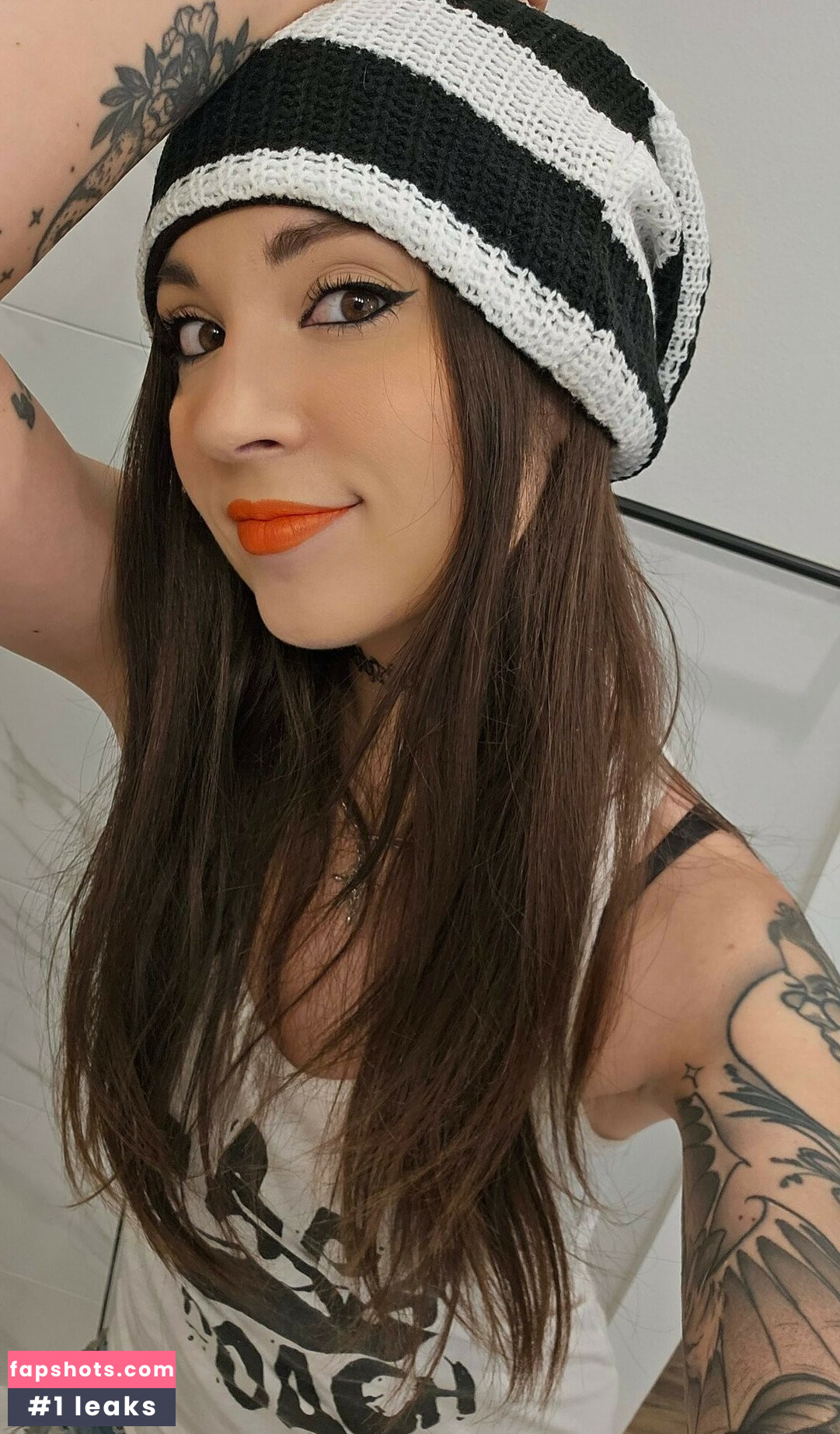 MelonieMac gallery photo #101