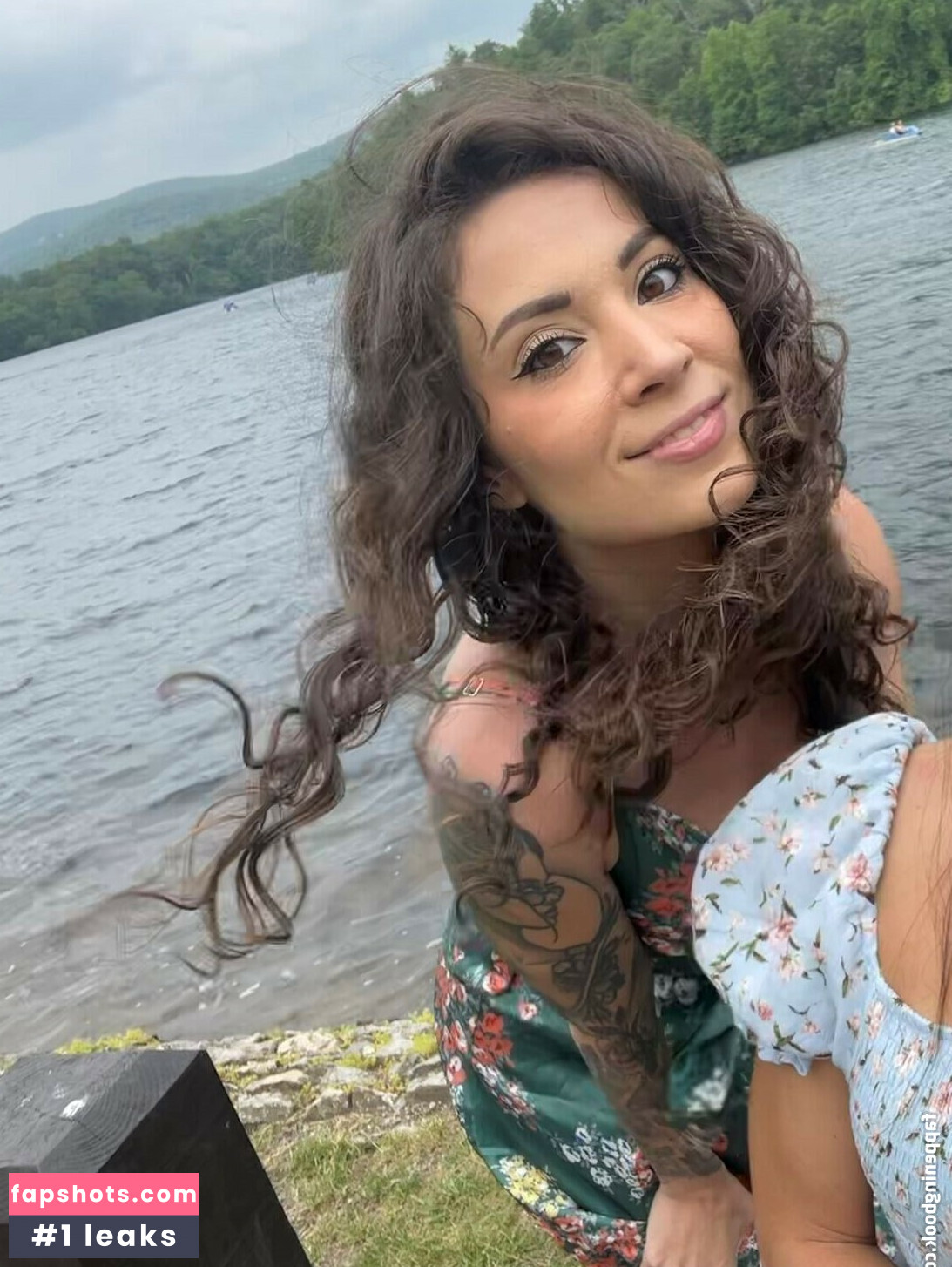 MelonieMac gallery photo #108