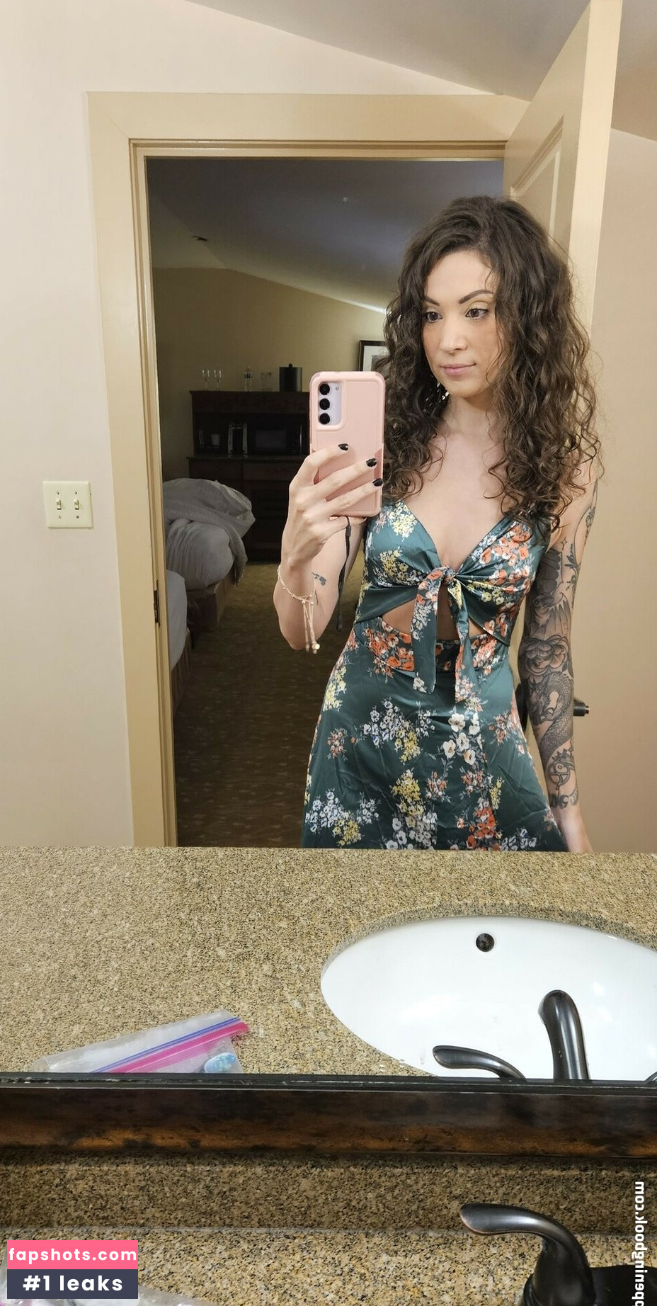 MelonieMac gallery photo #109