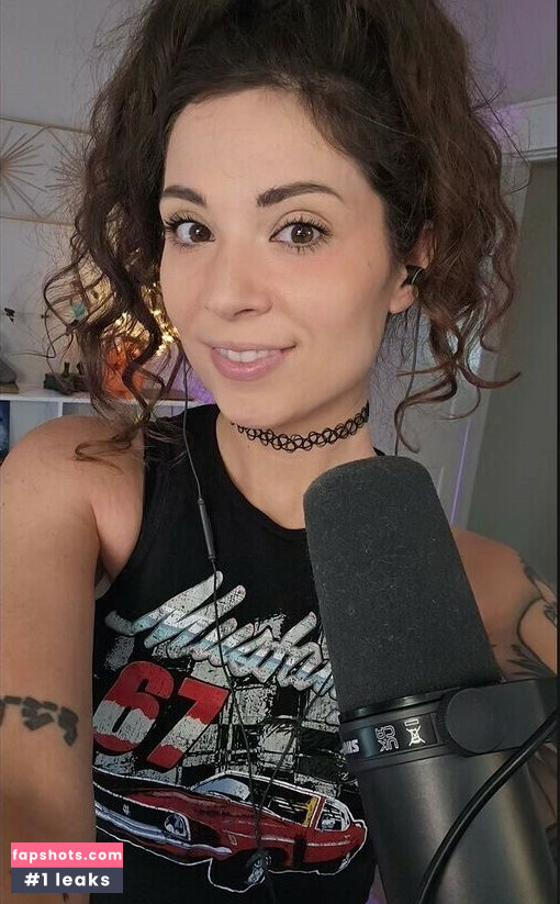 MelonieMac gallery photo #110