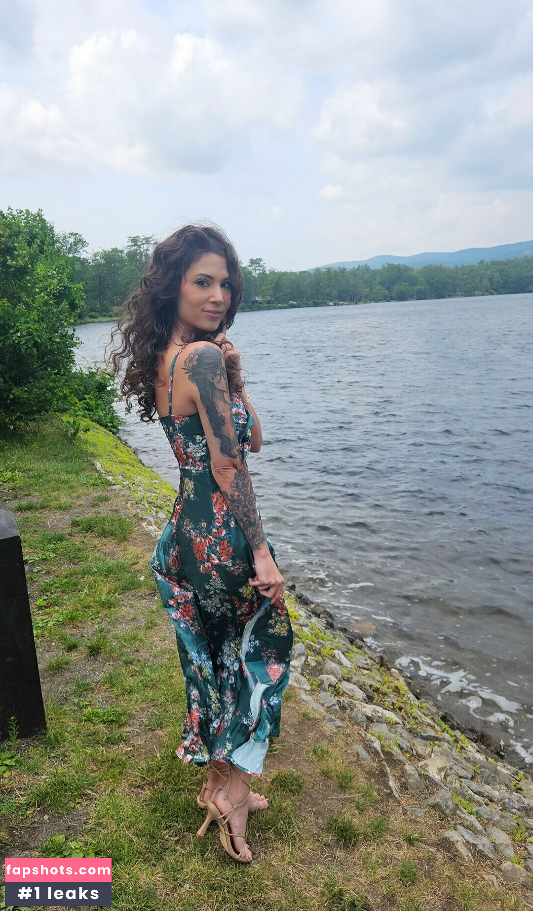 MelonieMac gallery photo #111