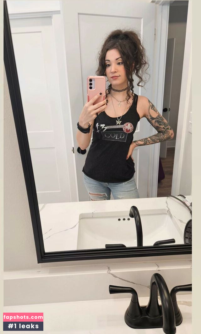 MelonieMac gallery photo #124