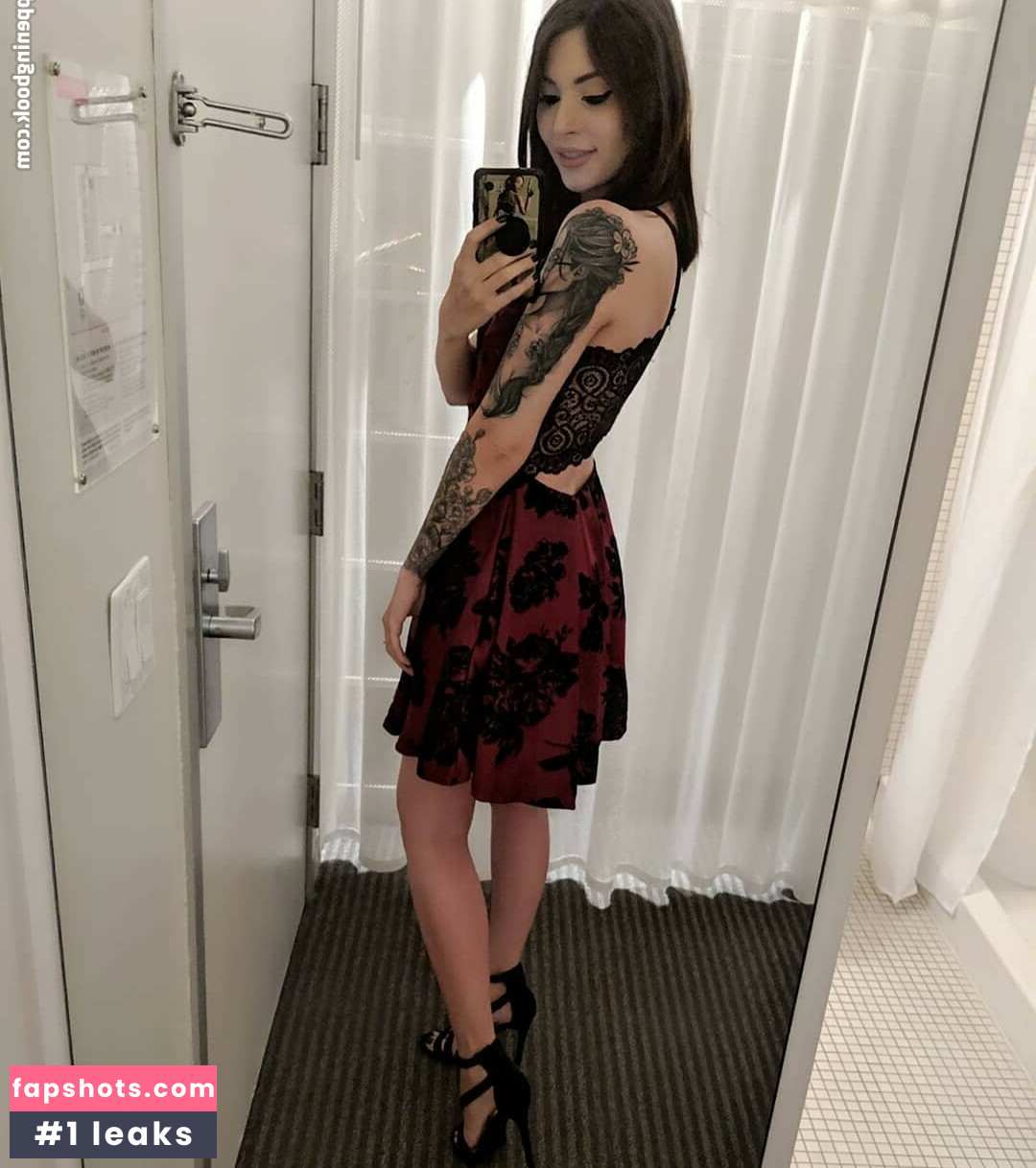 MelonieMac gallery photo #125