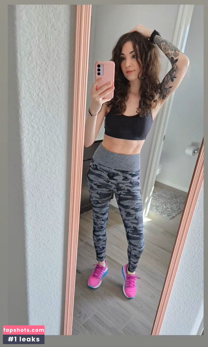 MelonieMac gallery photo #126