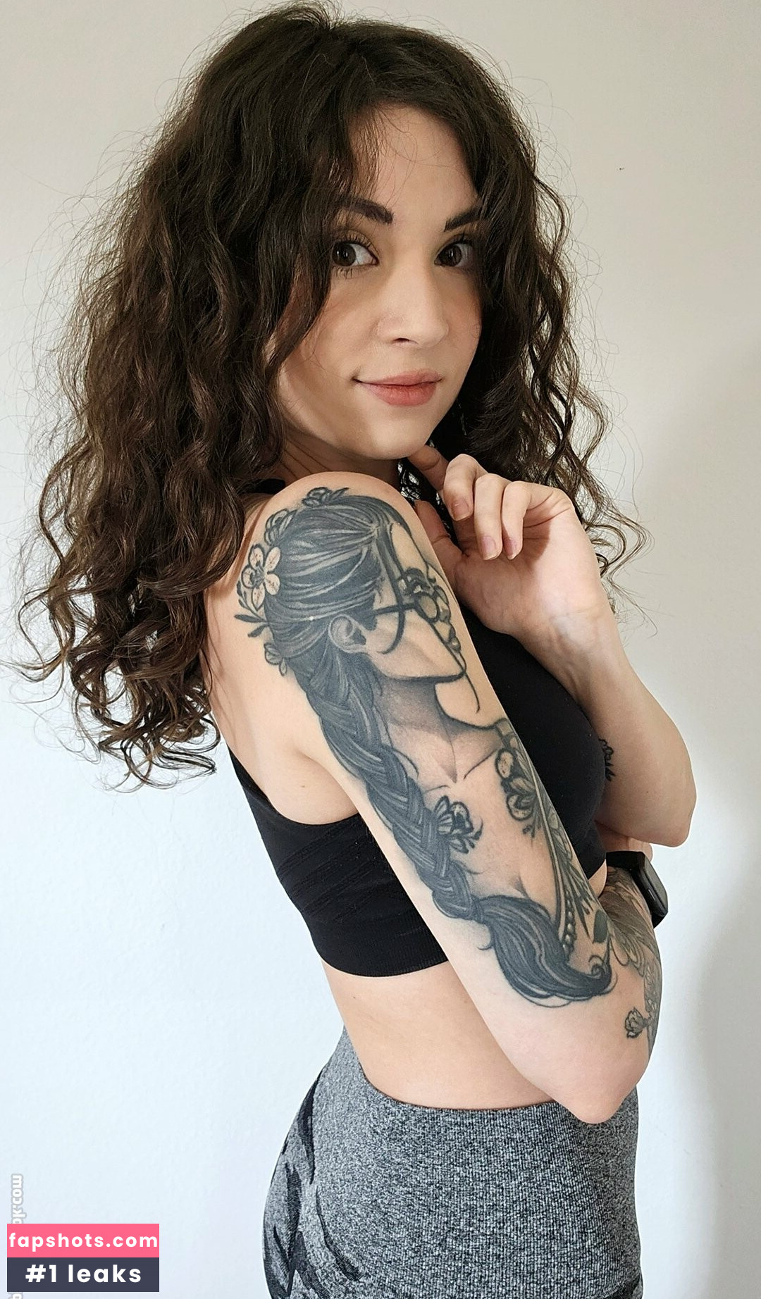 MelonieMac gallery photo #127