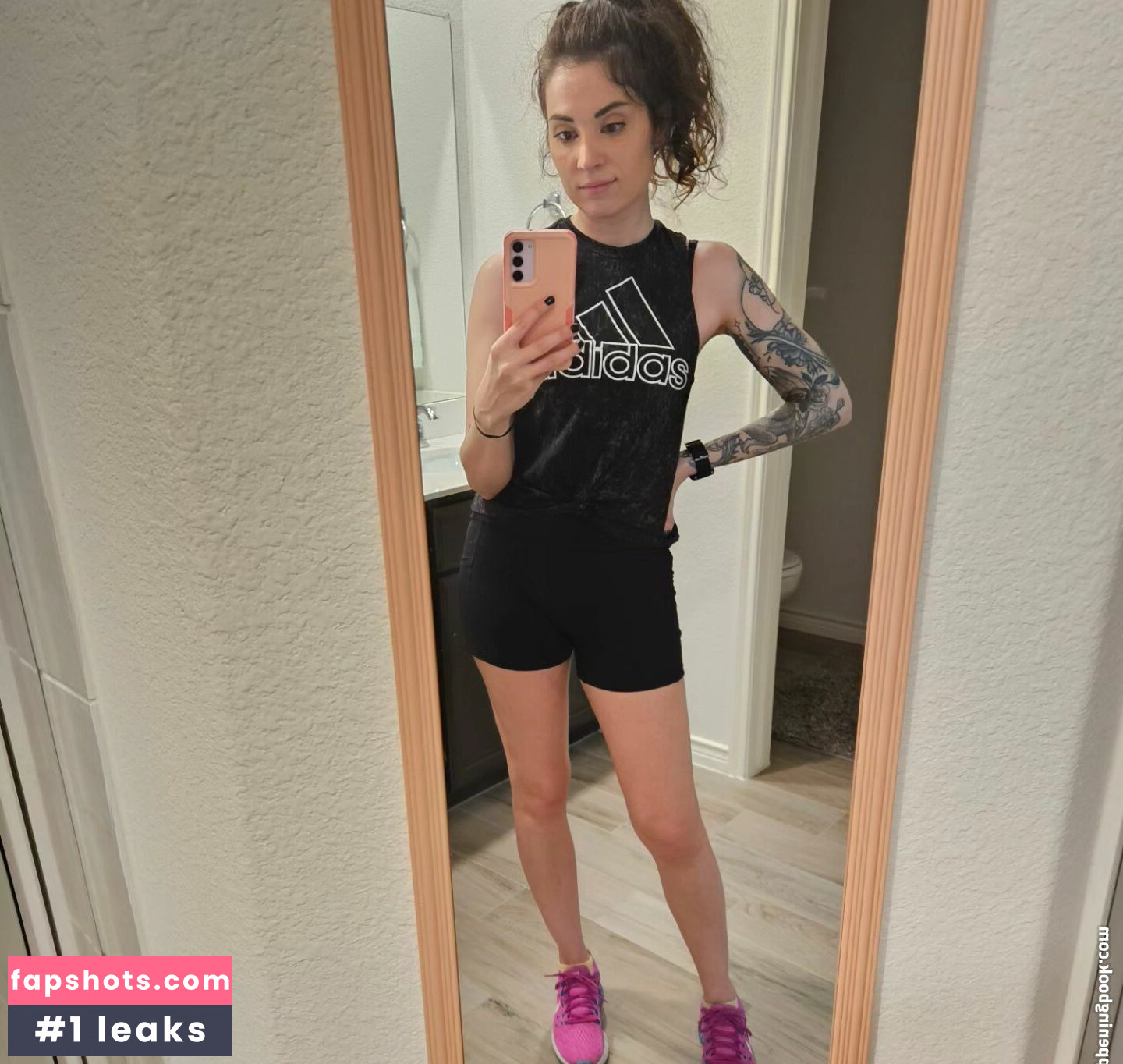 MelonieMac gallery photo #134