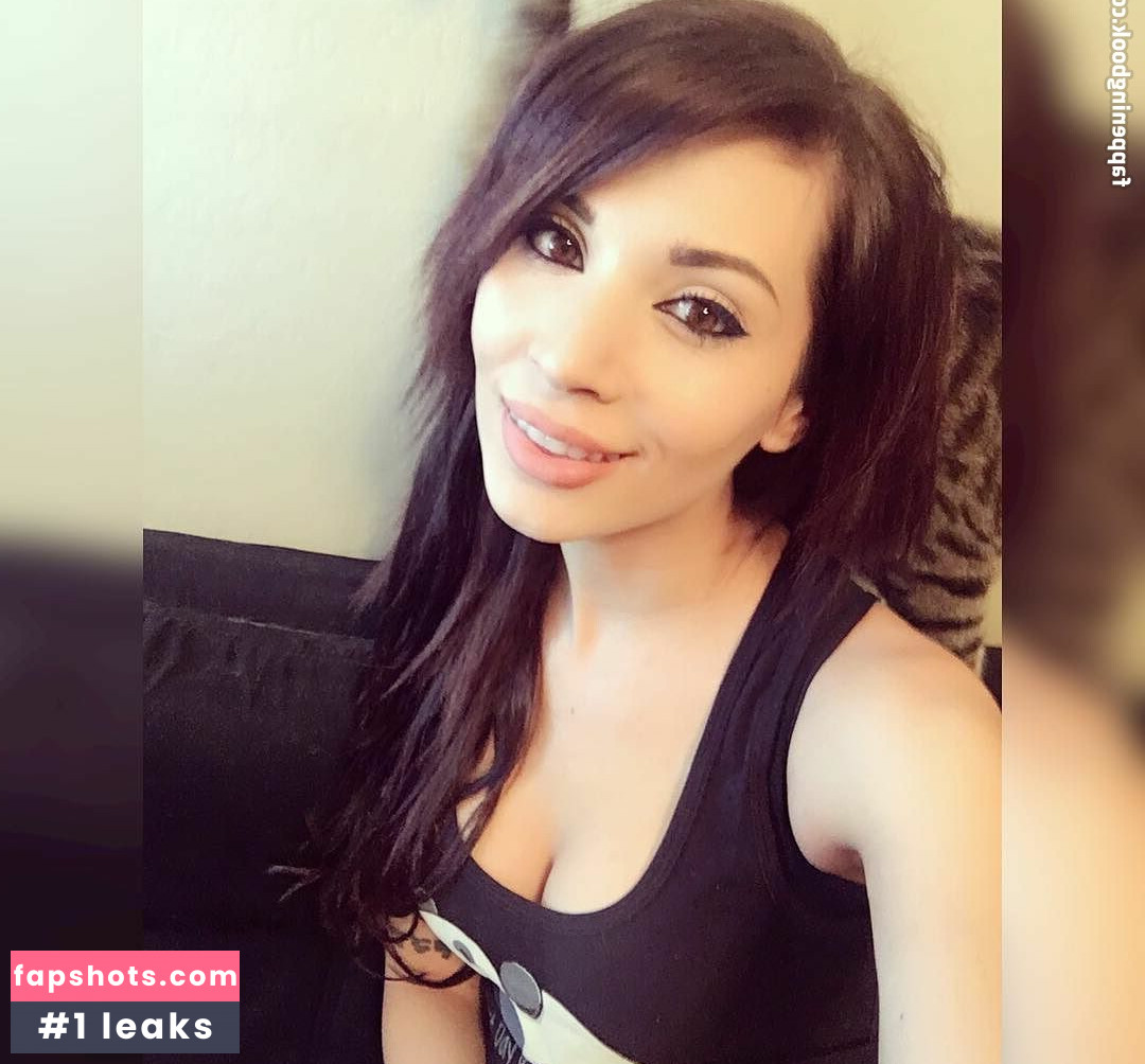 MelonieMac gallery photo #135