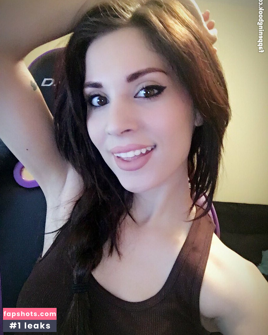 MelonieMac gallery photo #137