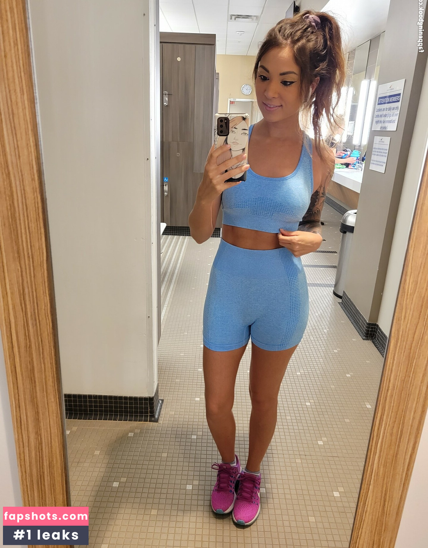 MelonieMac gallery photo #140