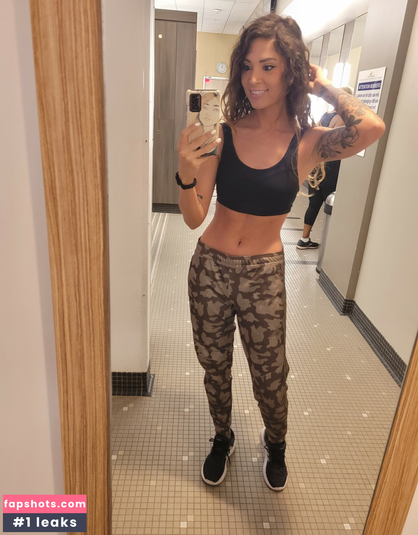 MelonieMac gallery photo #143