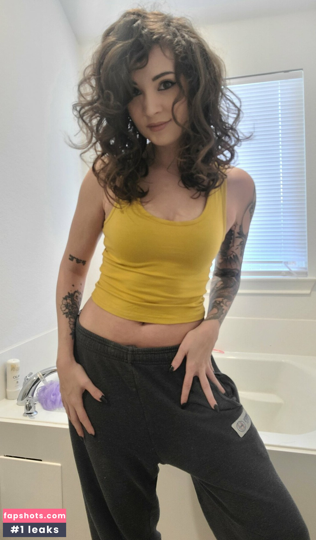 MelonieMac gallery photo #144