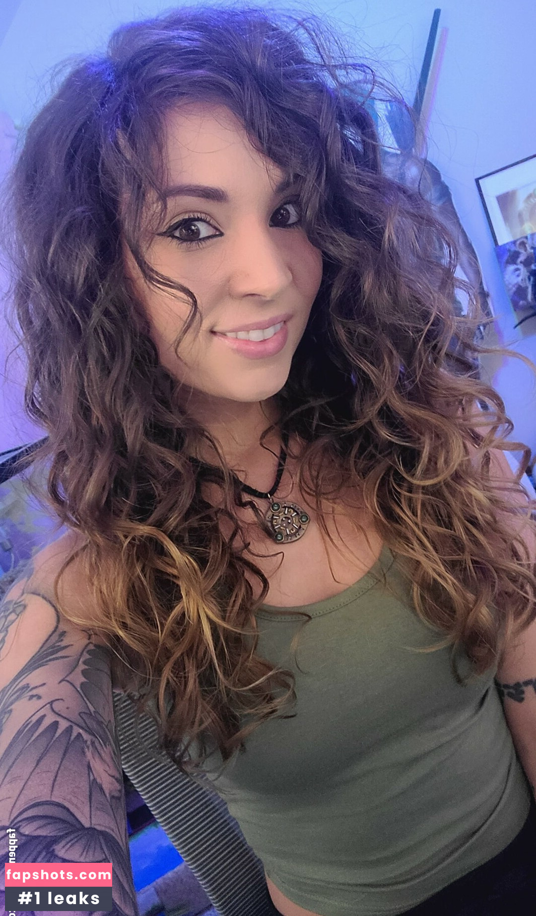 MelonieMac gallery photo #146