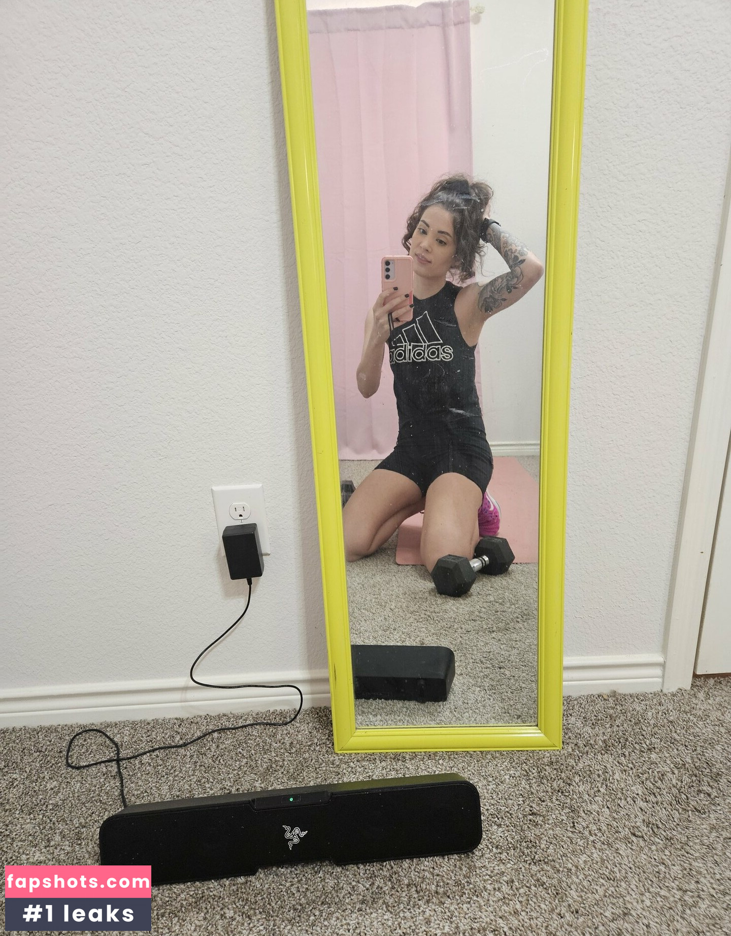 MelonieMac gallery photo #149