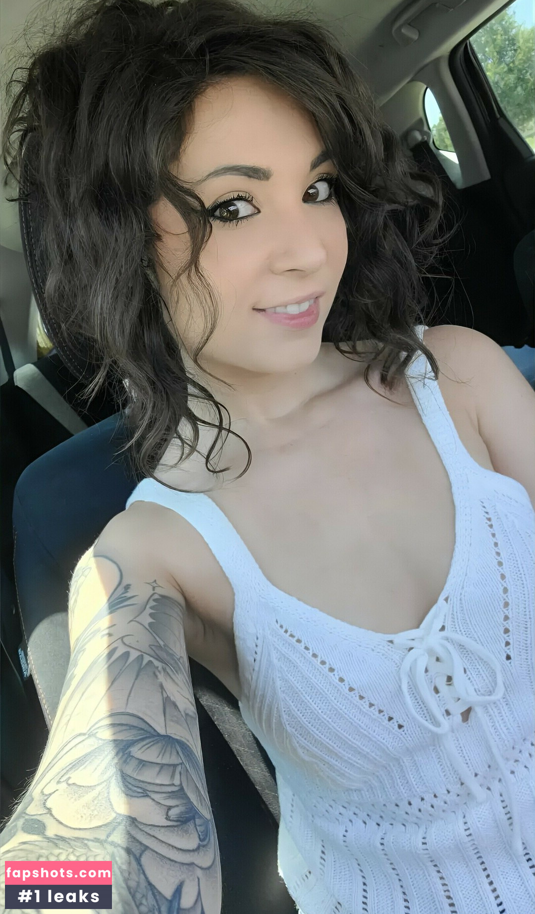 MelonieMac gallery photo #17