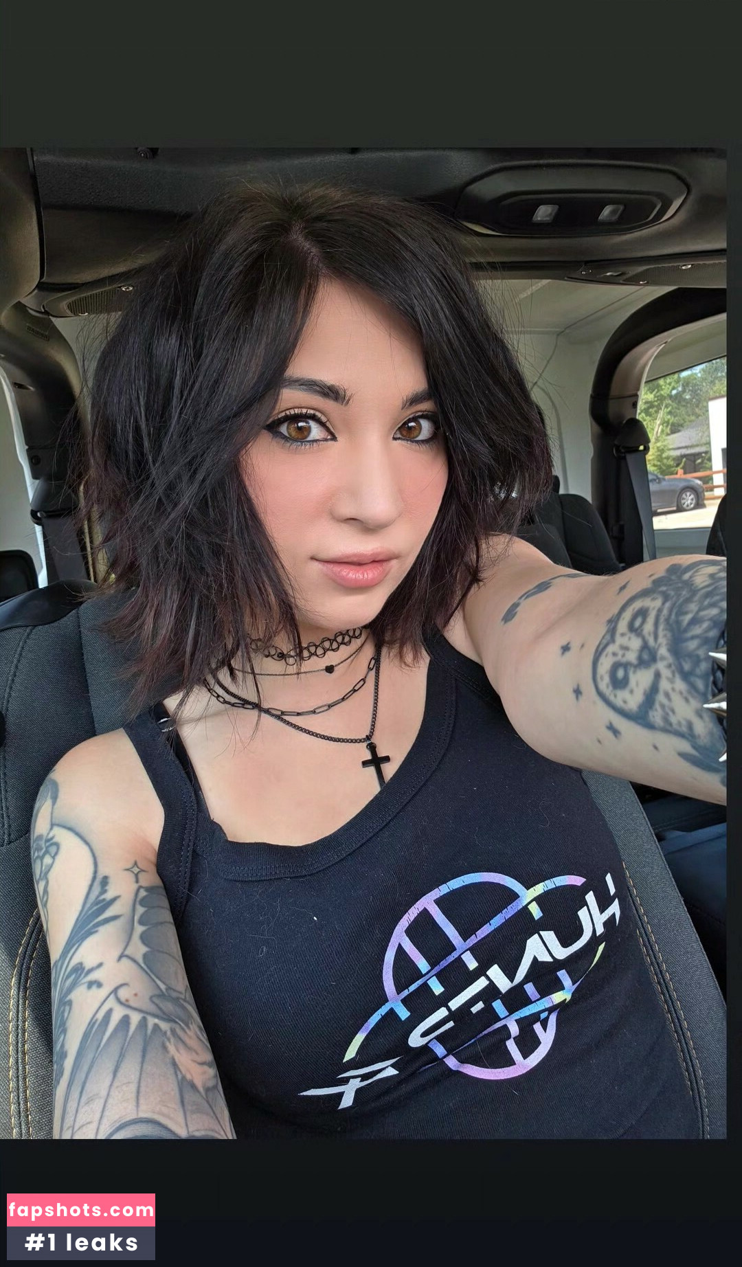 MelonieMac gallery photo #19