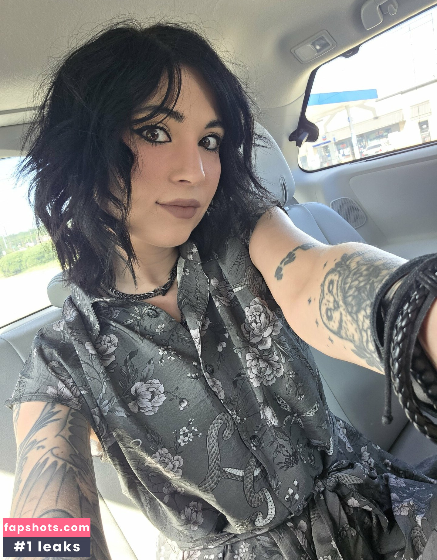 MelonieMac gallery photo #20