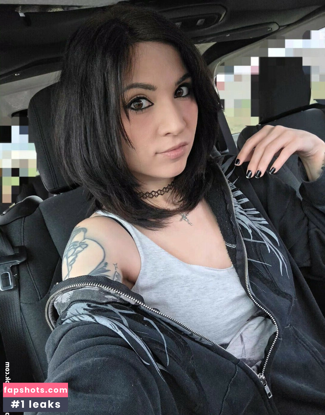 MelonieMac gallery photo #3