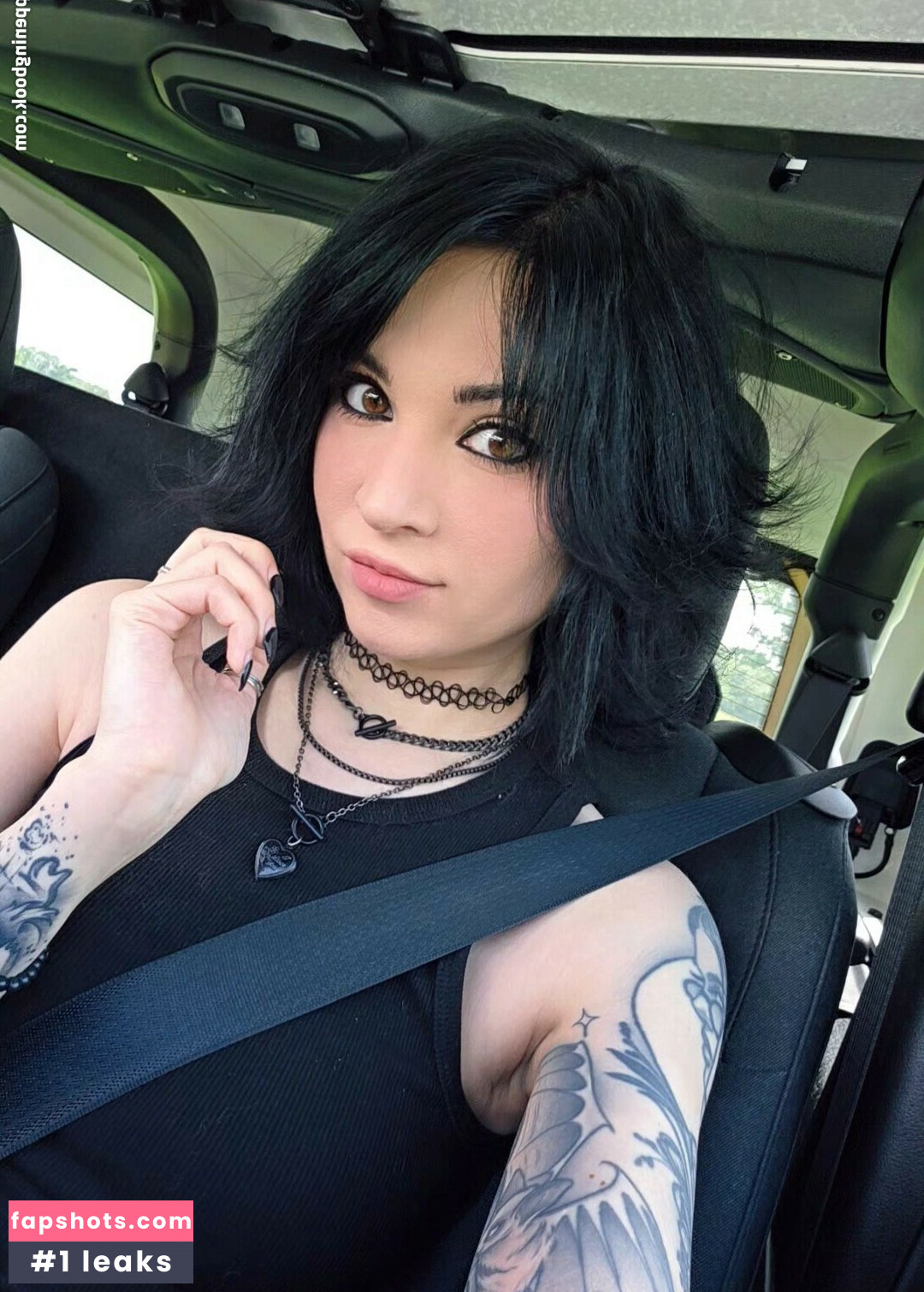 MelonieMac gallery photo #22