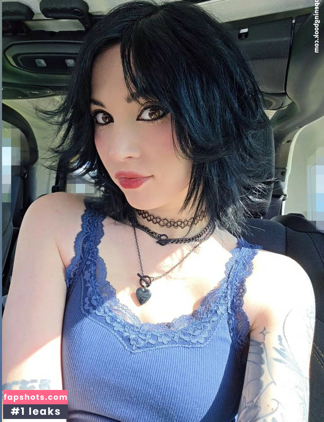 MelonieMac gallery photo #23