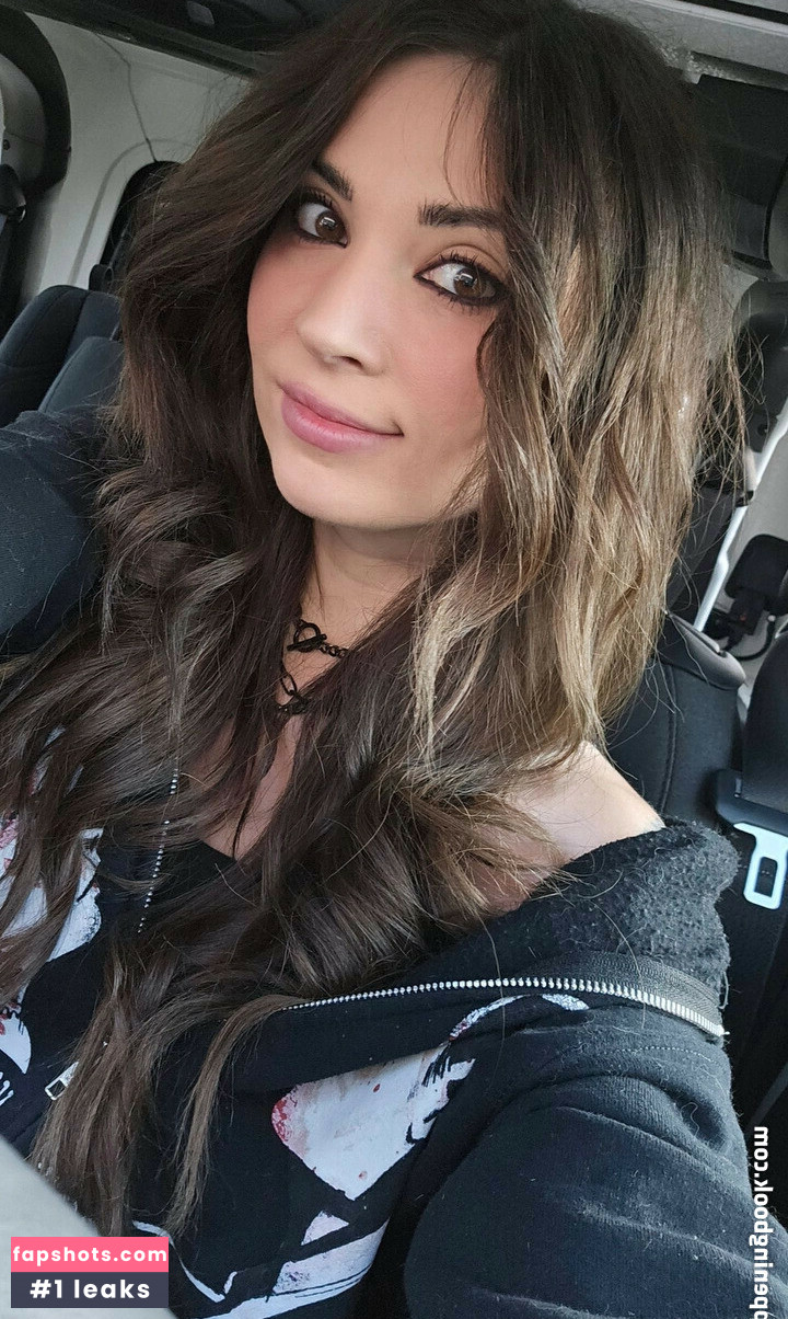 MelonieMac gallery photo #26