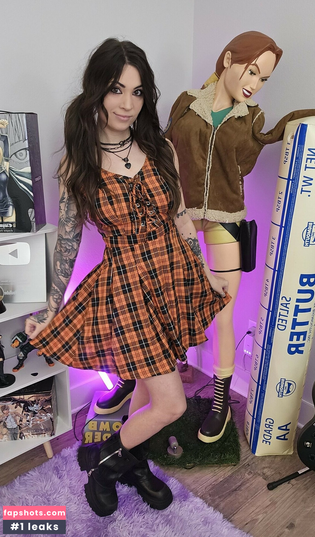 MelonieMac gallery photo #27