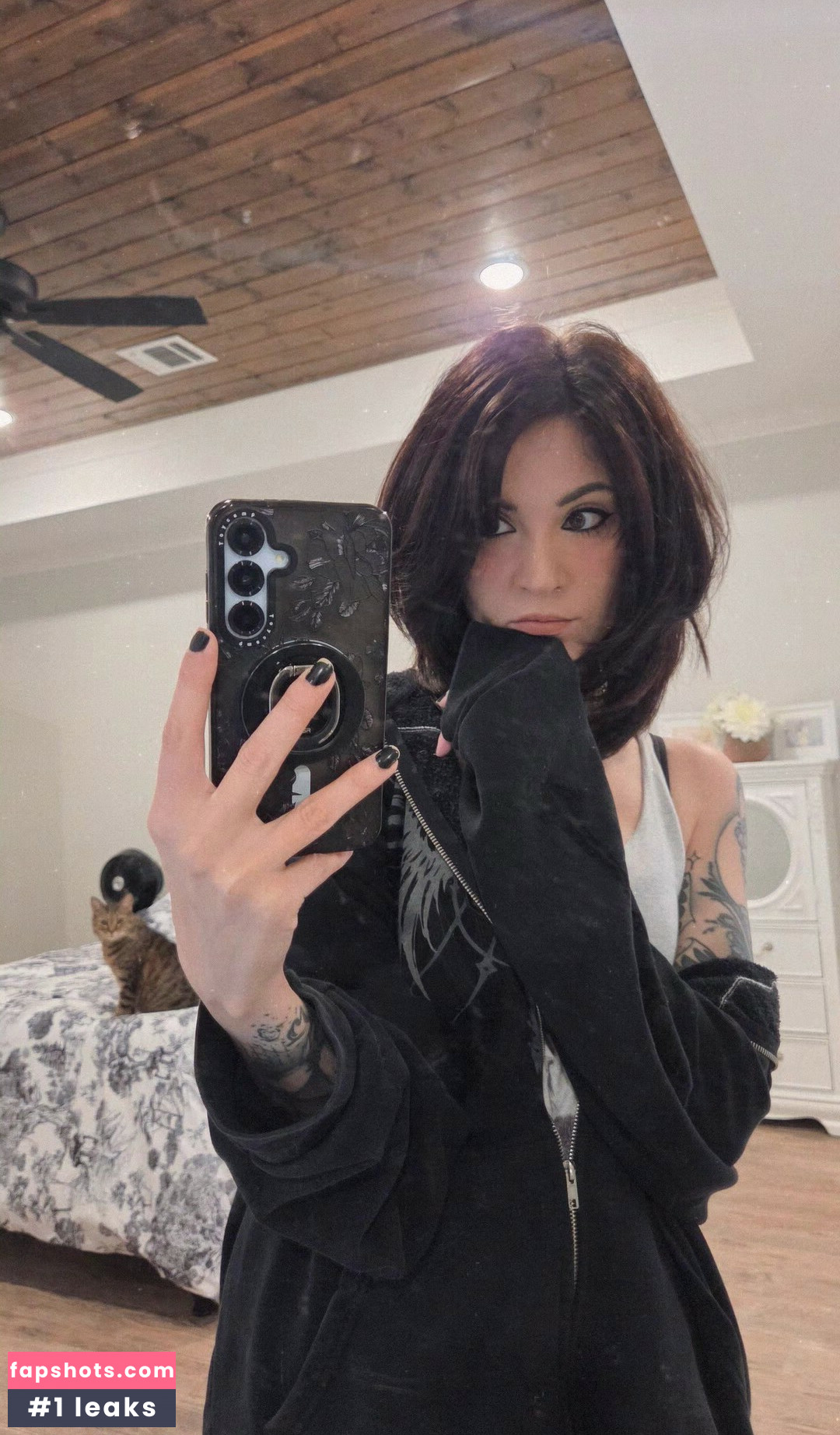 MelonieMac gallery photo #4