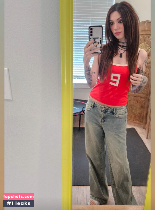 MelonieMac gallery photo #32