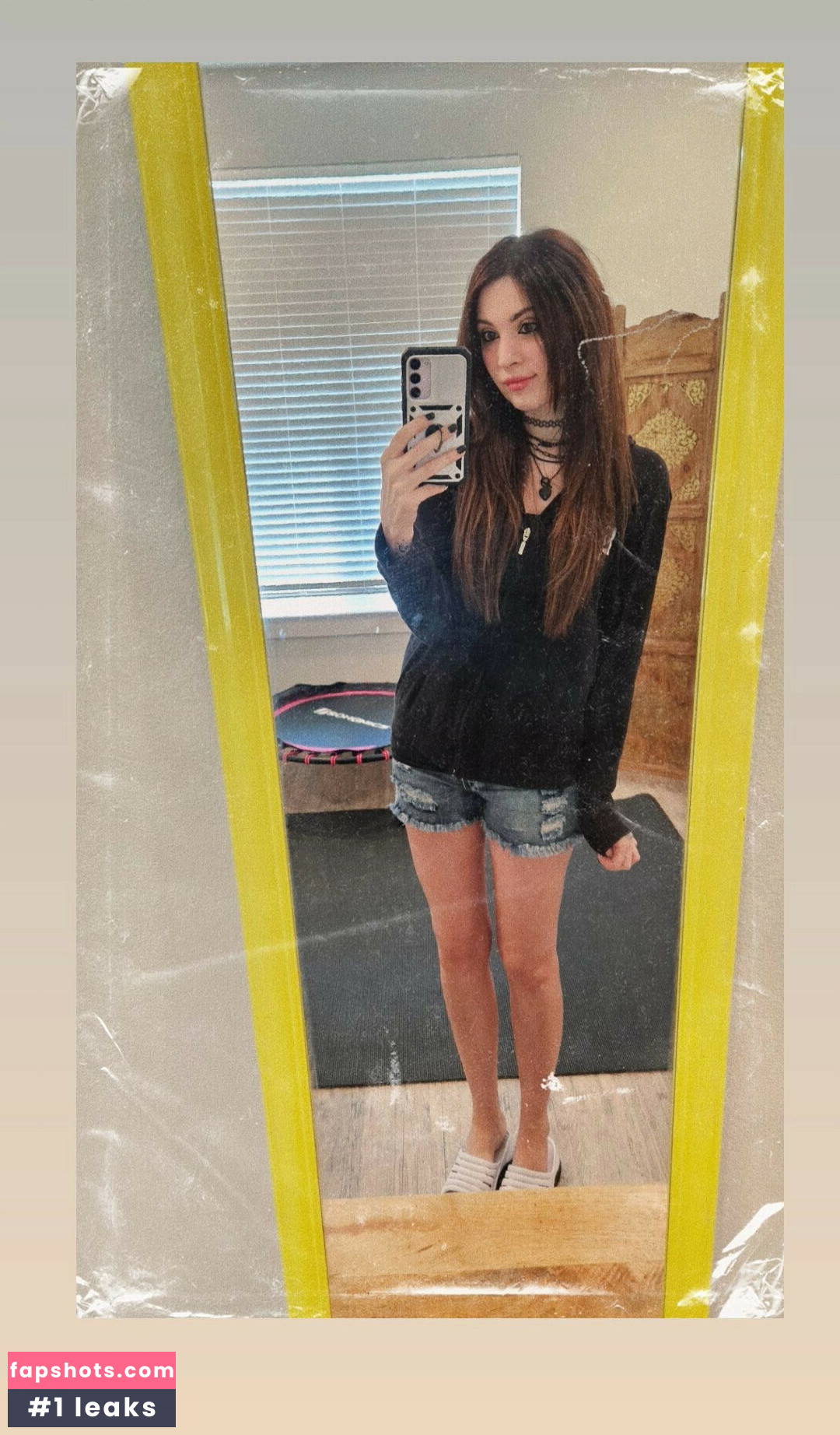 MelonieMac gallery photo #33