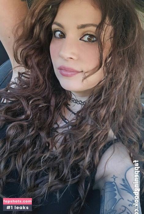 MelonieMac gallery photo #36