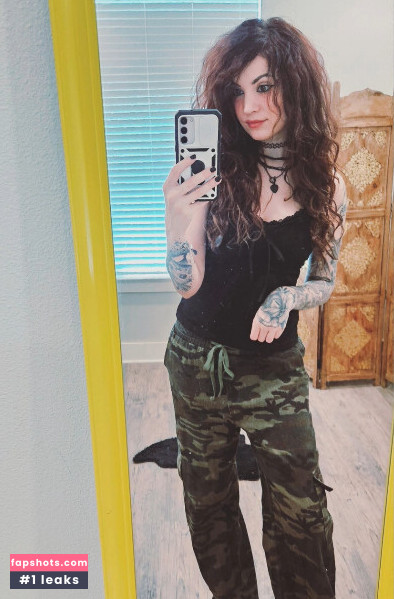 MelonieMac gallery photo #43