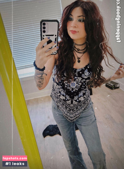 MelonieMac gallery photo #45