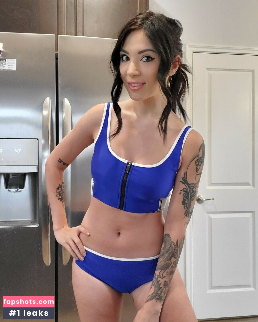 MelonieMac gallery photo #53