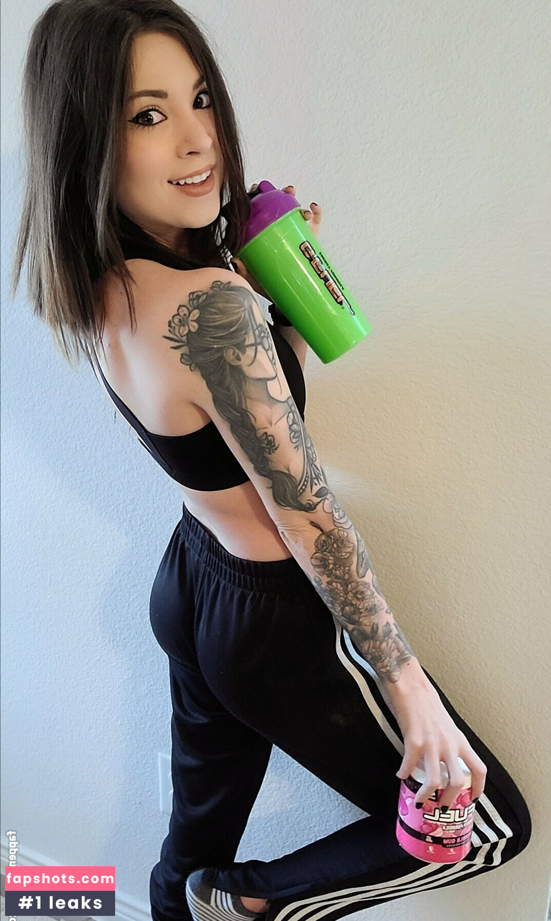 MelonieMac gallery photo #57