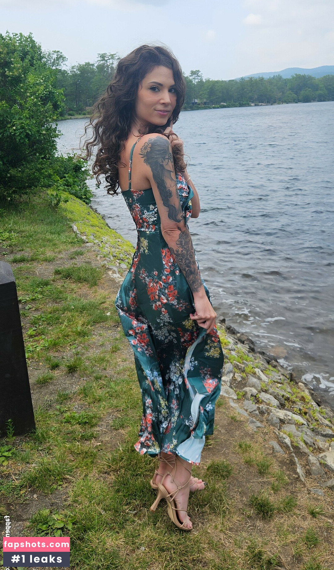 MelonieMac gallery photo #7