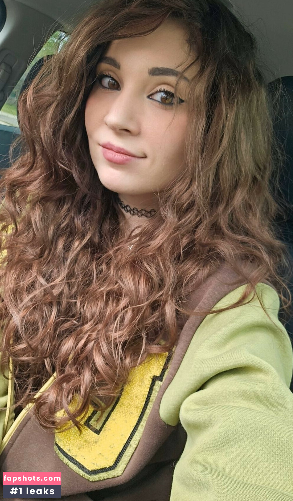 MelonieMac gallery photo #63