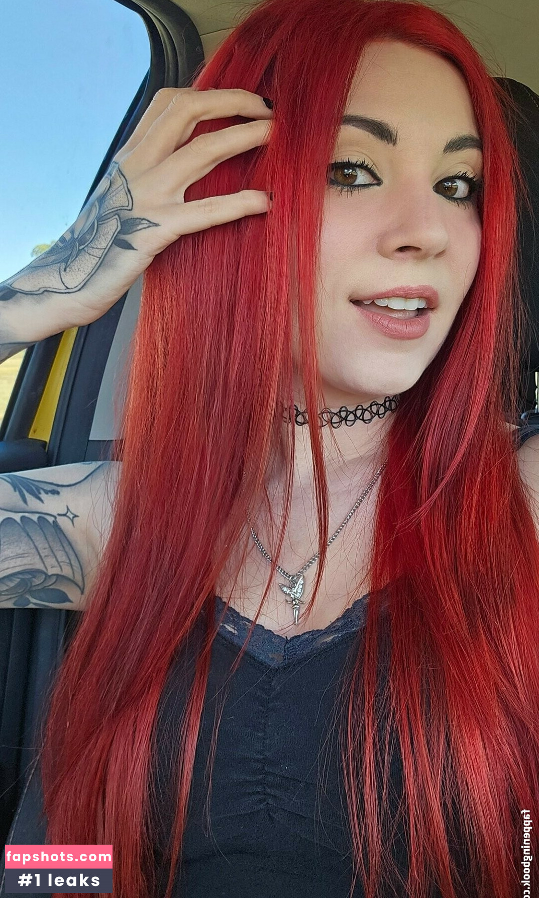 MelonieMac gallery photo #69