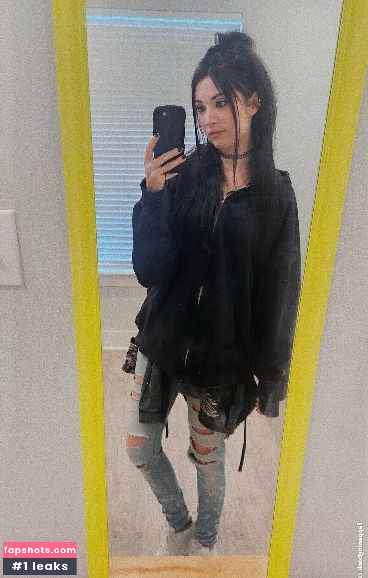 MelonieMac gallery photo #71